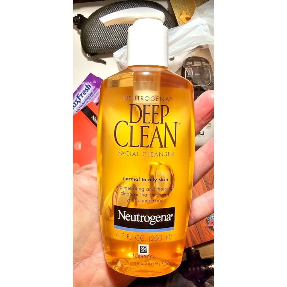 Neutrogena Deep Clean Daily Facial Cleanser with Beta Hydroxy Acid NEW